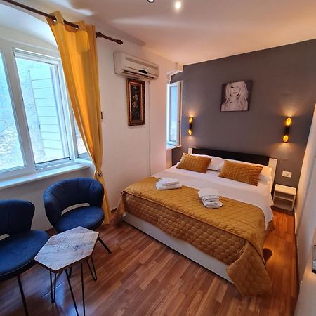Inchy Accommodation - In The Center Of Diocletian'S Palace Split Bagian luar foto