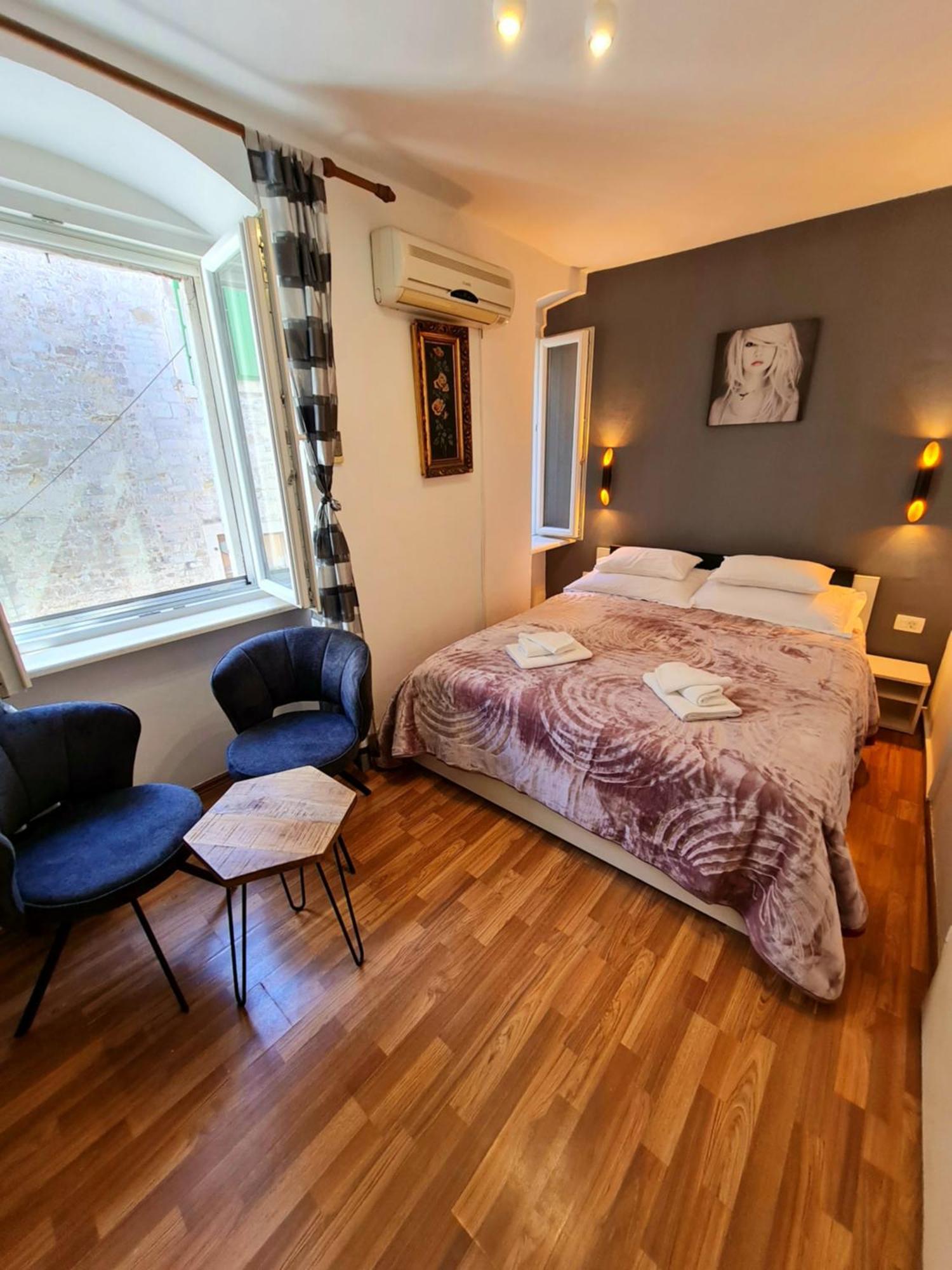 Inchy Accommodation - In The Center Of Diocletian'S Palace Split Bagian luar foto