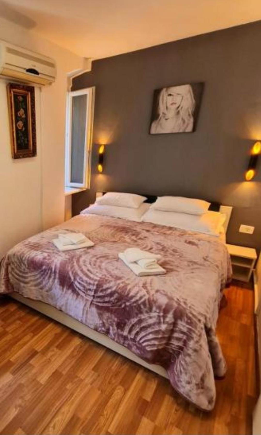 Inchy Accommodation - In The Center Of Diocletian'S Palace Split Bagian luar foto