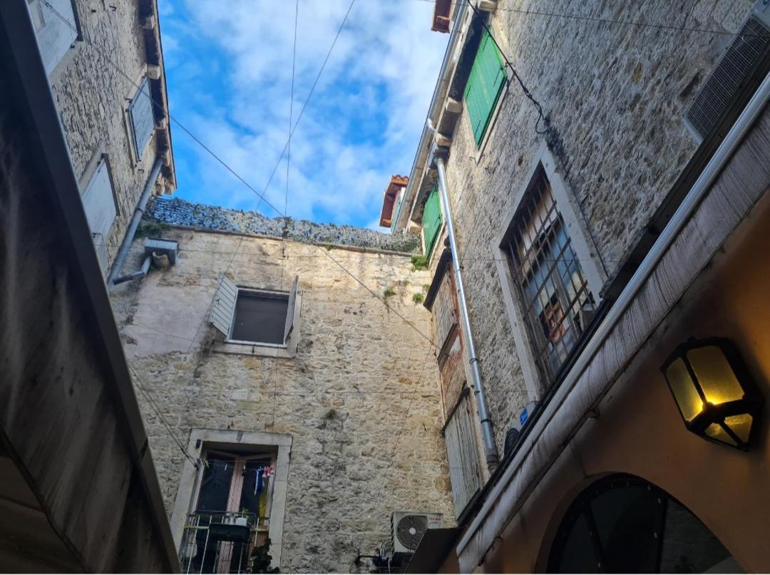 Inchy Accommodation - In The Center Of Diocletian'S Palace Split Bagian luar foto