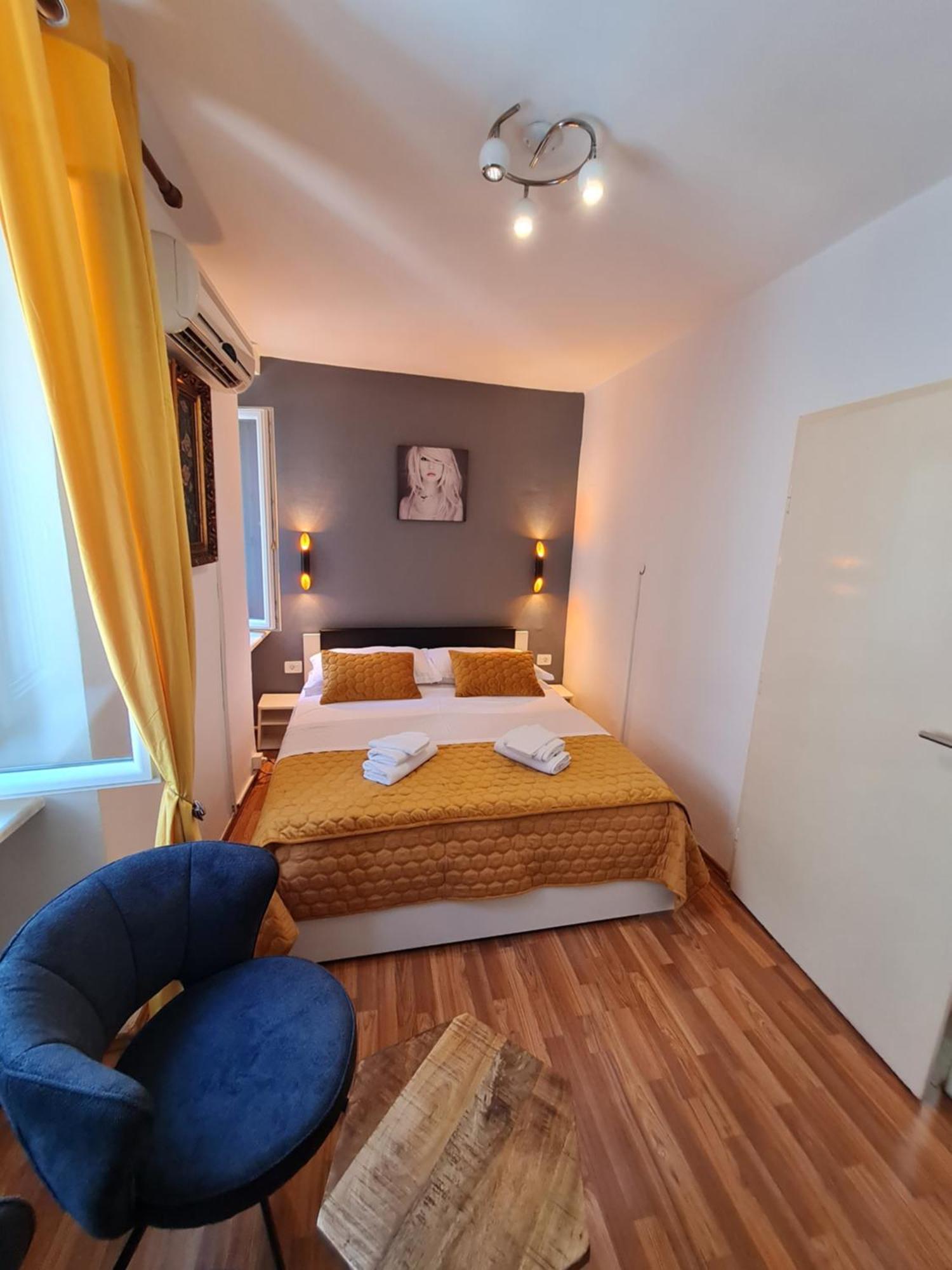 Inchy Accommodation - In The Center Of Diocletian'S Palace Split Bagian luar foto